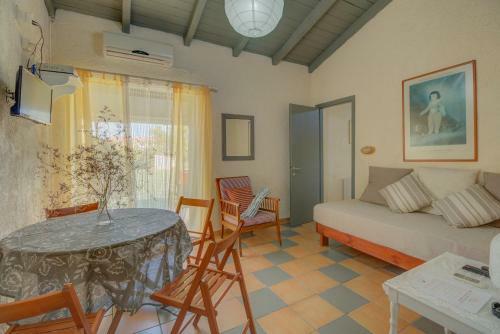 Lefkes Apartments