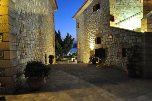 Vardia Hotel