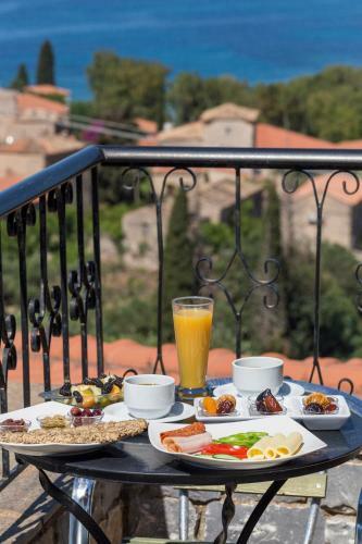 Vardia Hotel