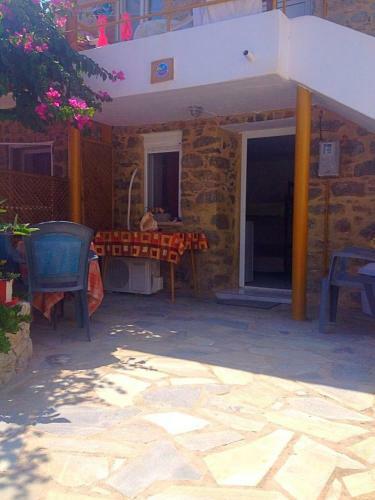 Spiros Apartments