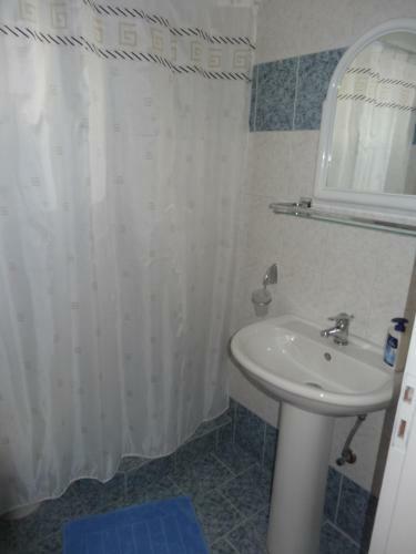 Hostal Tania Villa
