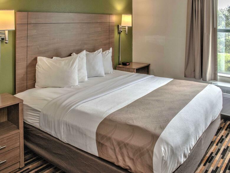 Hotel Quality Suites Lake Wright
