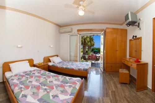 Nikos Studios And Apartments
