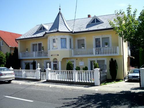 Kis Apartmanh�z