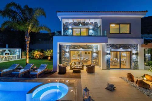 Irida Villa