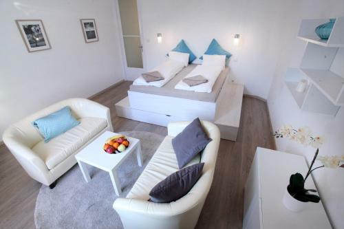 D.five Elizabeth Garden Apartment
