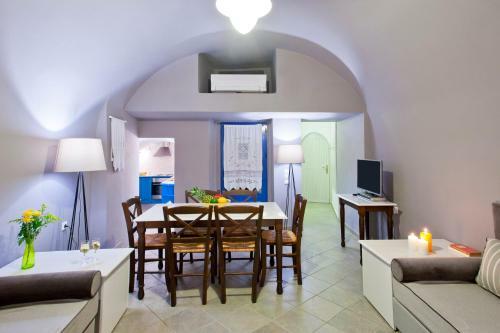 Semeli Cave House