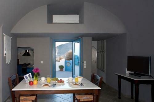 Semeli Cave House