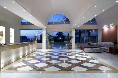 Hotel Avra Beach Resort