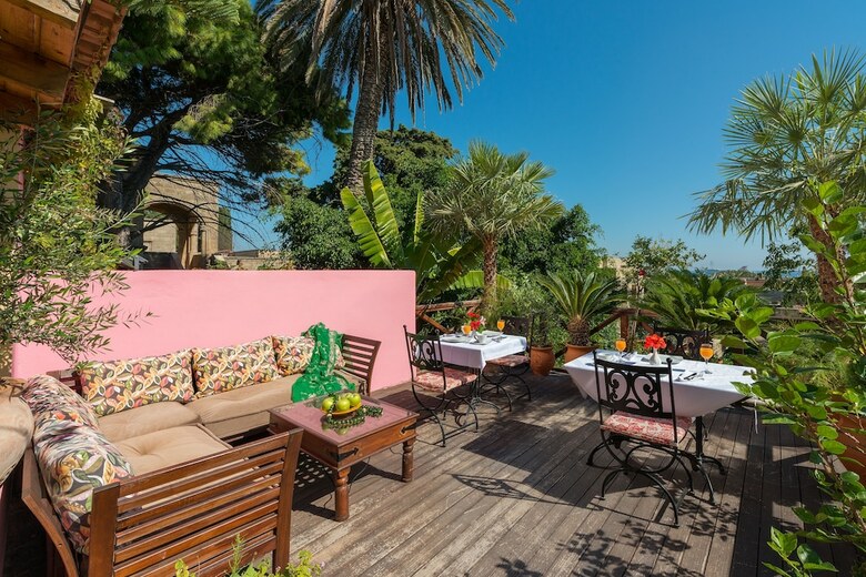 Nikos Takis Fashion Boutique Hotel