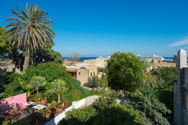 Nikos Takis Fashion Boutique Hotel