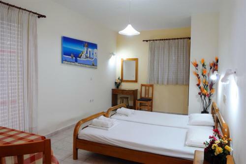 Nikos 2 Studios & Apartments
