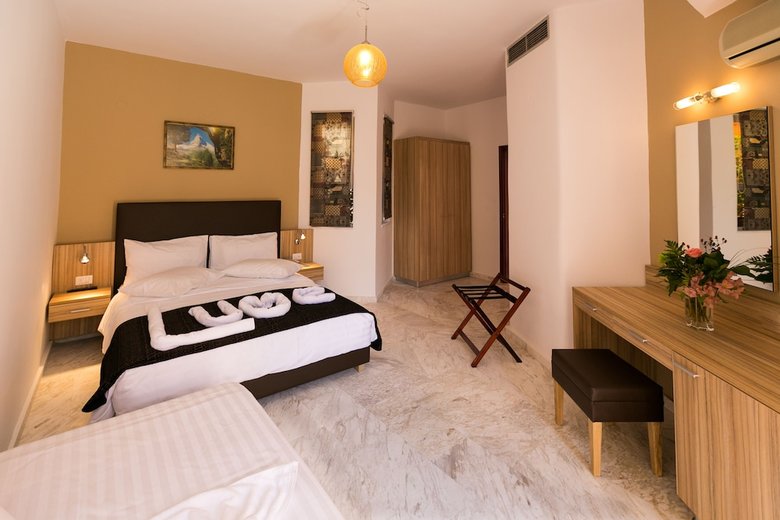 Hotel Elotia