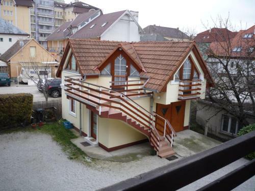 J�kai Apartmanh�z