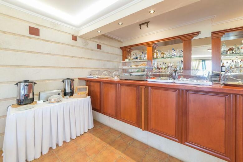 Aparthotel Andreolas Luxury Suites