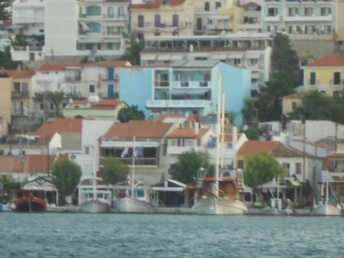 Zorbas Hotel & Studios