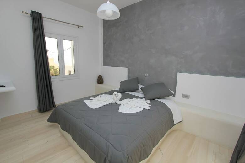 Hostal Gianna Suites