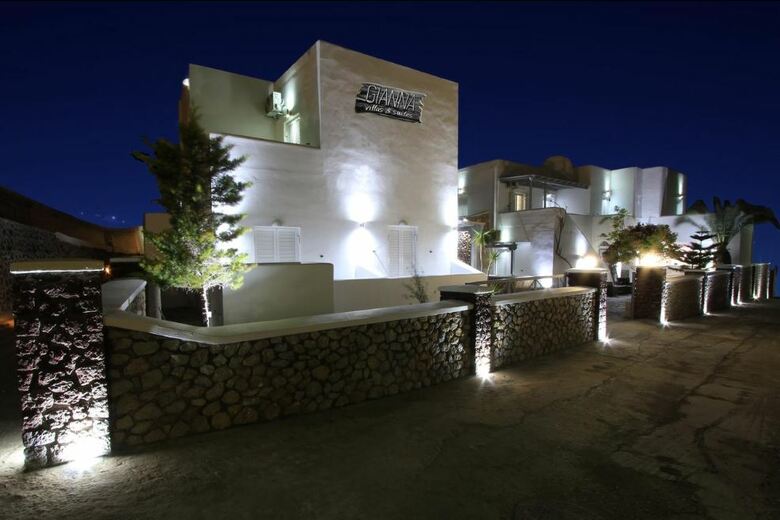 Hostal Gianna Suites