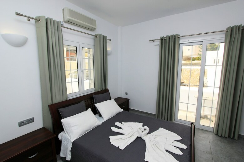 Hostal Gianna Suites