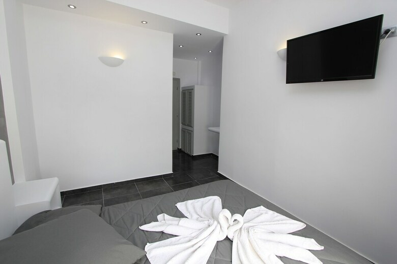 Hostal Gianna Suites