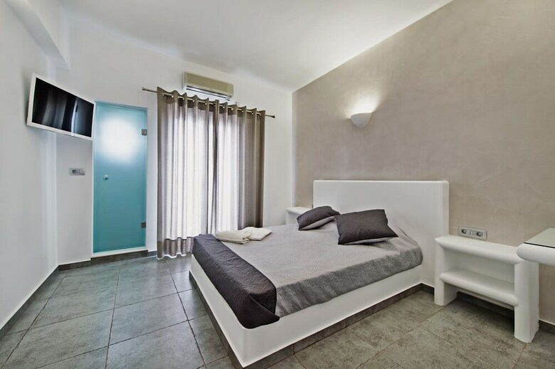 Hostal Gianna Suites