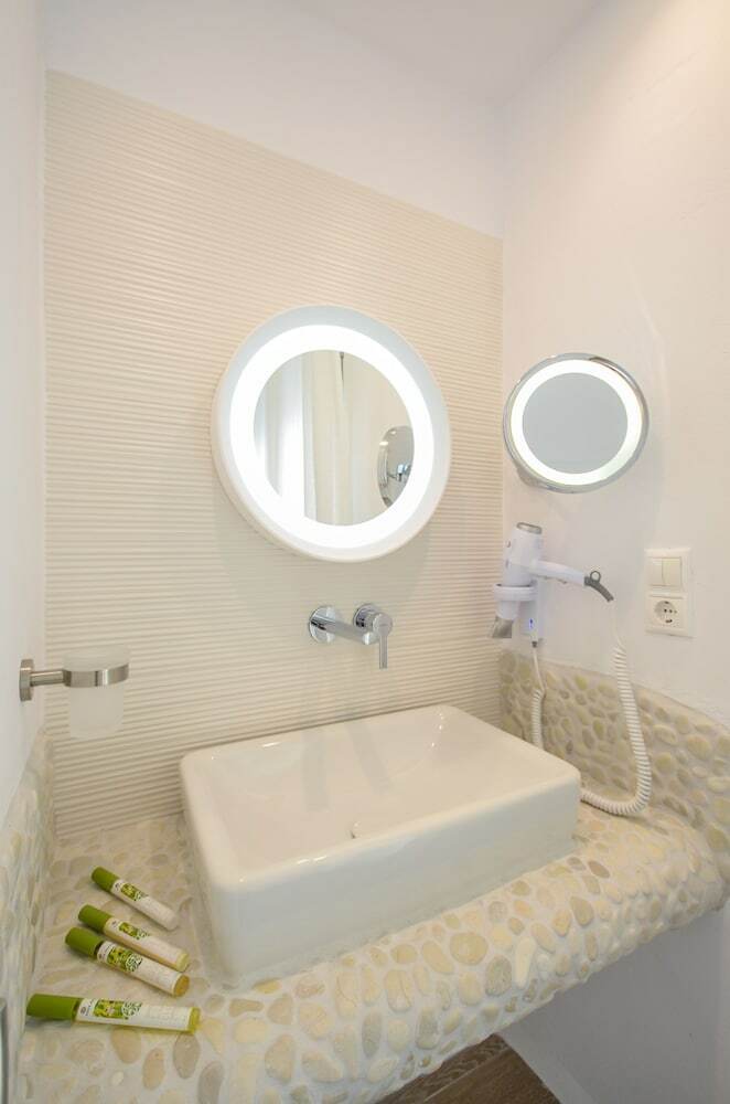 Hostal Cyano Suites