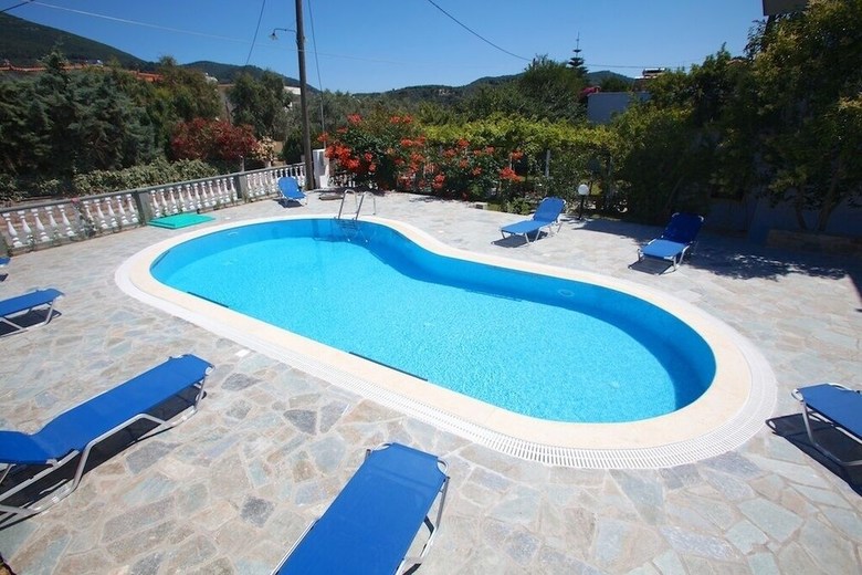 Hostal Guesthouse Christos