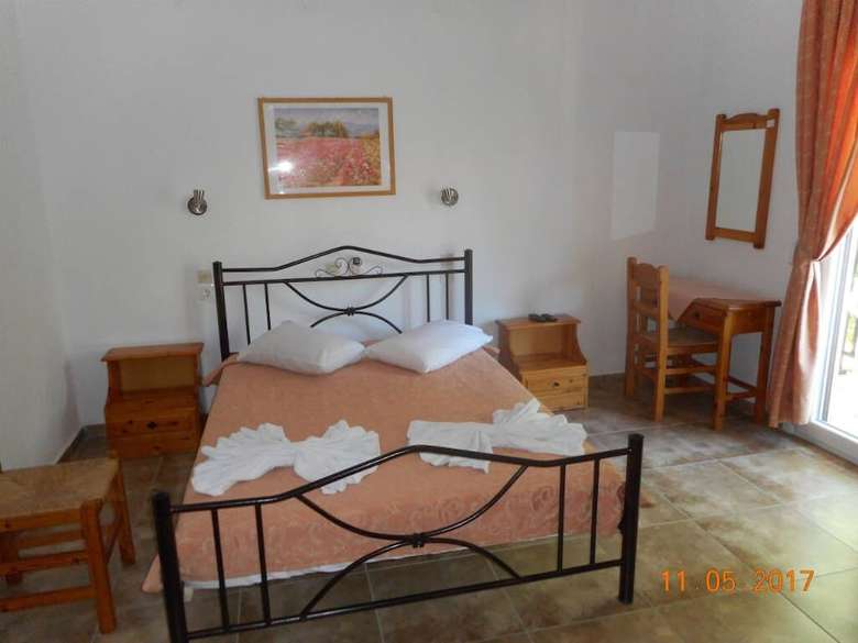 Hostal Guesthouse Christos