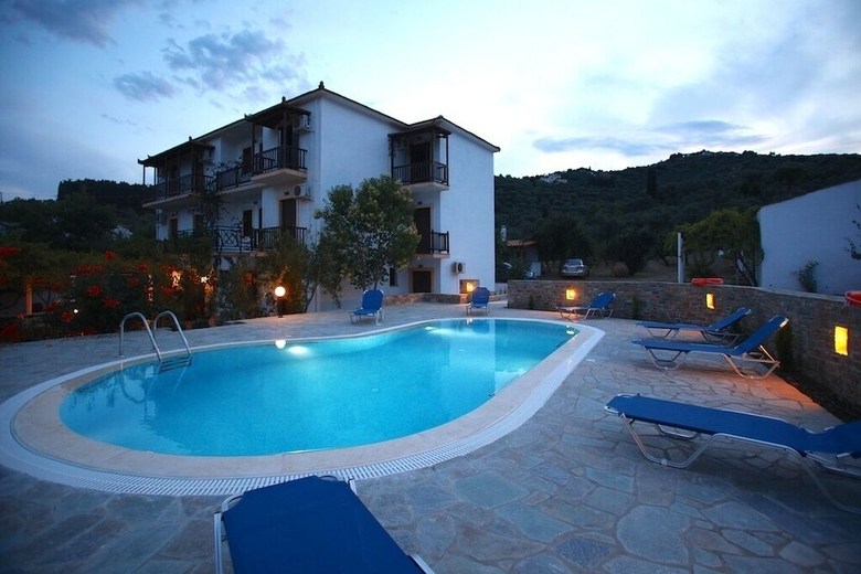 Hostal Guesthouse Christos