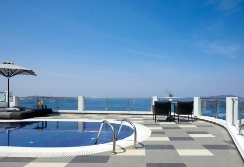 Hotel Petit Palace Suites