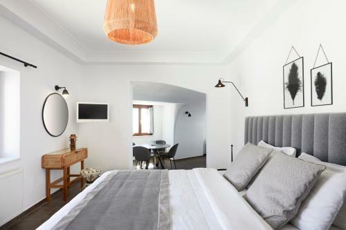 Hotel Petit Palace Suites