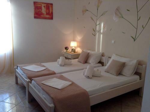Hostal Nikoletta Rooms