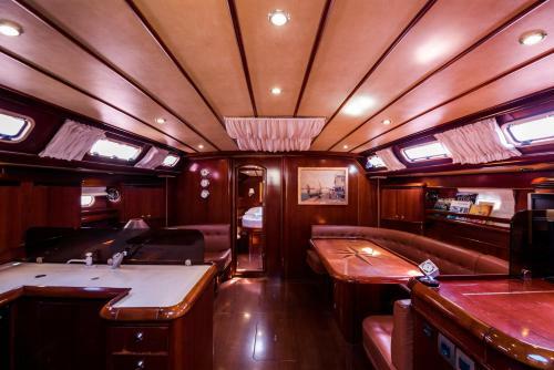 Boat Aiolis