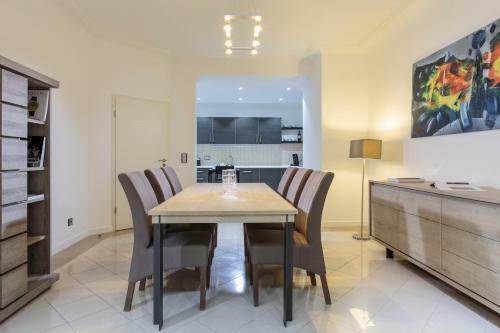 The Queen Luxury Apartments - Villa Cortina