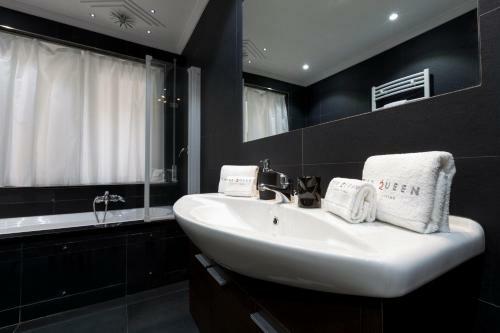 The Queen Luxury Apartments - Villa Cortina