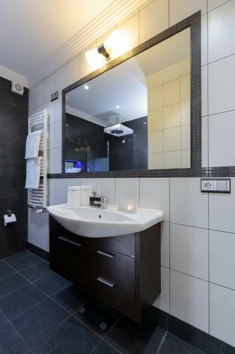 The Queen Luxury Apartments - Villa Cortina