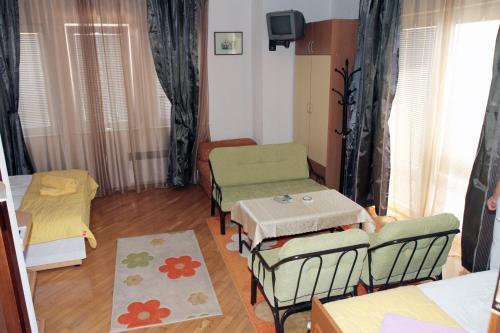 Apartment Tilevi