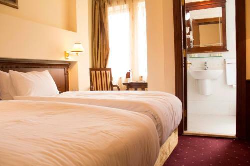 Stone Bridge Hotel