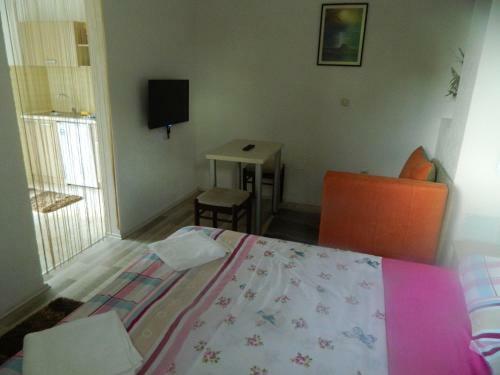 Din Apartments