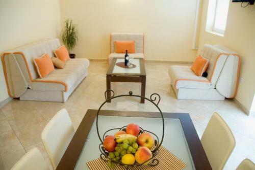 Contessa Apartments