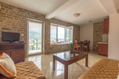 Contessa Apartments