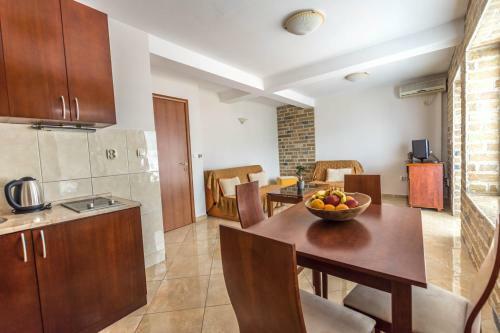 Contessa Apartments