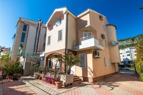 Adzic Apartments