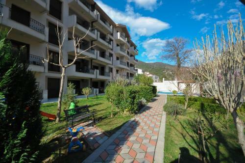 Apartments Maini