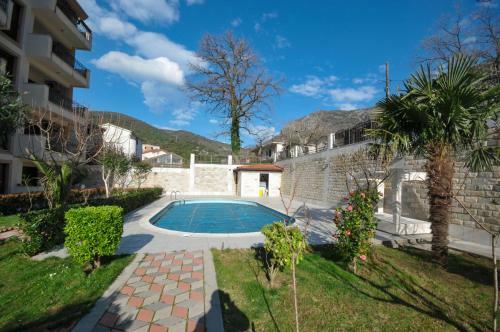 Apartments Maini