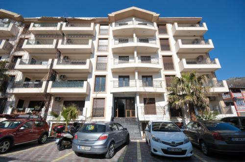 Apartments Maini