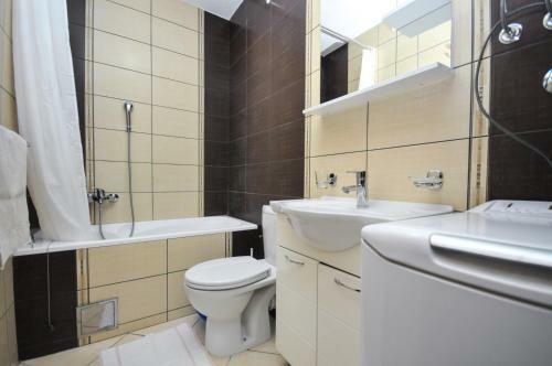Apartments Maini