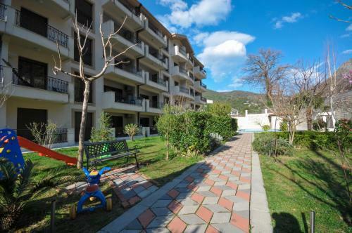 Apartments Maini