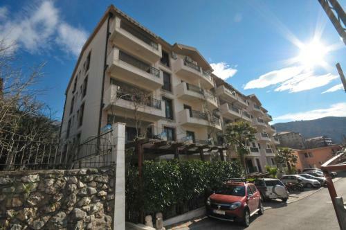 Apartments Maini