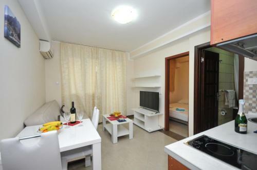 Apartments Maini